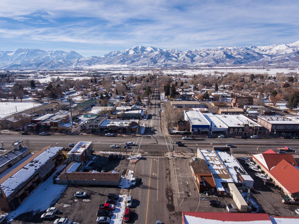 heber city, utah with mountains